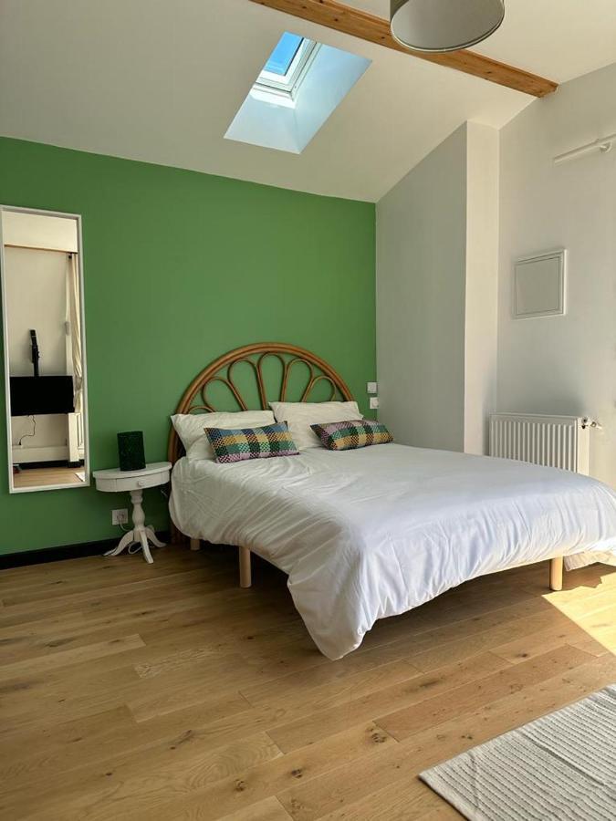 Green&purple 24-24 Access Apartment
